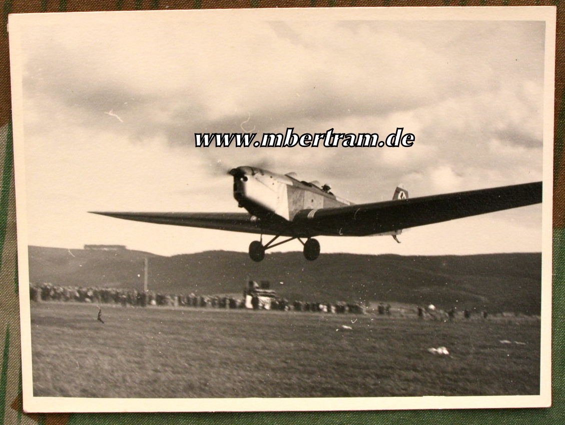Foto NSFK / Flieger HJ, Trainingsflug mit offenem Eindecker