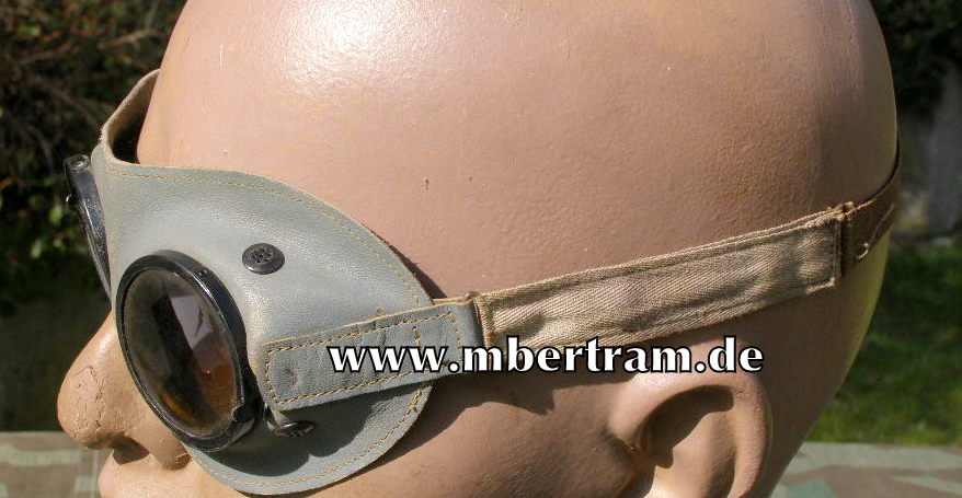 Wehrmacht Staubbrille Graues Leder. Getönte Gläser.