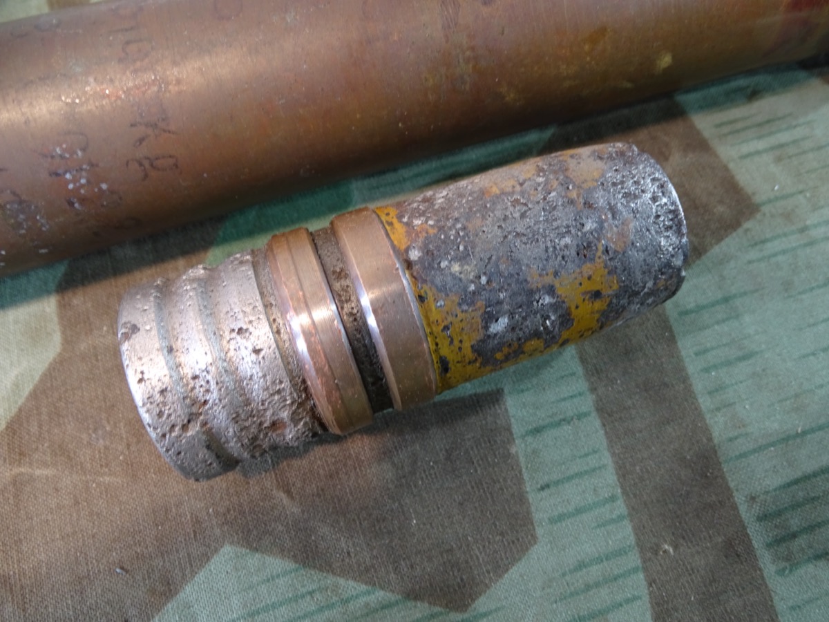 Frühe 3,7 cm Flak Deko Spreng Patrone, Messinghülse, Geschoss Originalfarbe, Leuchtspurhülse, Aluzünder Frühe 3,7 cm Flak Deko Spreng Patrone, Messinghülse, Geschoss Originalfarbe, Leuchtspurhülse, Aluzünder