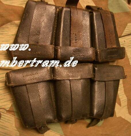 Paar K98 3er Munitionstaschen, gleicher Herst., "dla 1943"