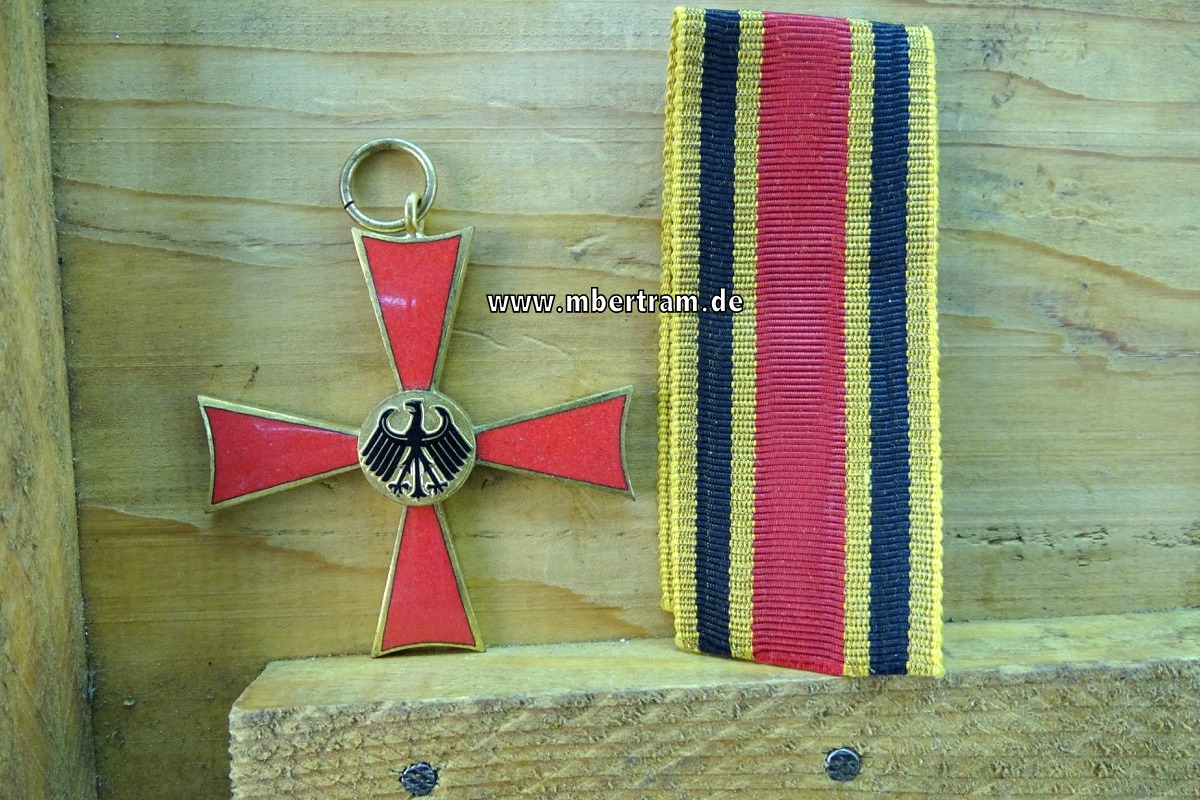 Bundesverdienstkreuz am Bande
