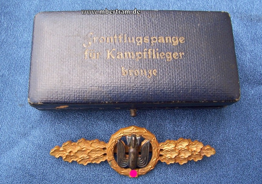 Frontflugspange für Kampfflieger in bronze,im Etui