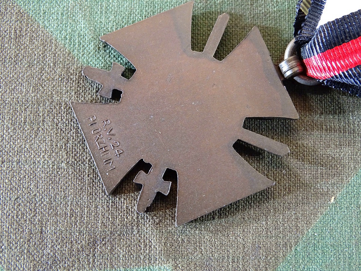 Ehrenkreuz für Frontkämpfer 1914/ 1918 mit Schwertern. R.V. 24 Pforzheim