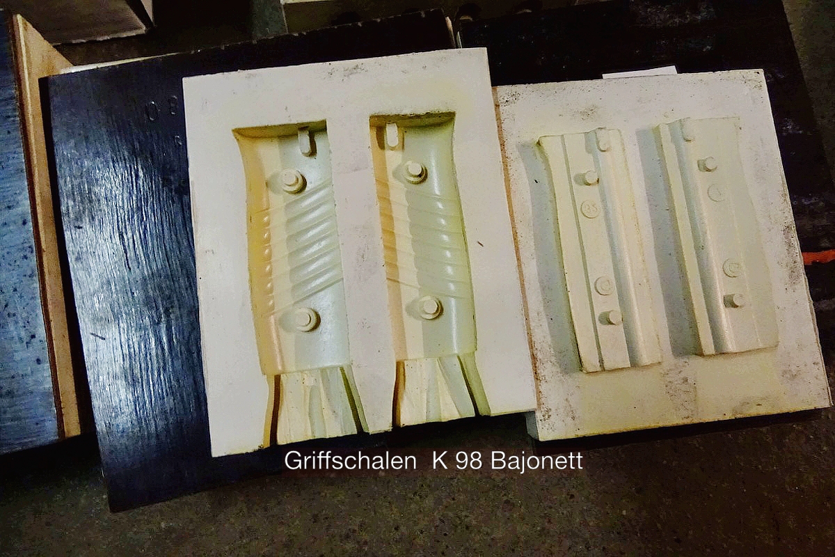 20071-3Oe6YJ1p4lAfX3 135 Gussformen für historische Pistolen und MP / MG Griffschalen , komplettes Gewerbe
