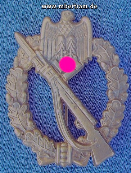 Infanterie Sturmabzeichen in bronze, sehr feine Hohlprägung in Zinkausführung.