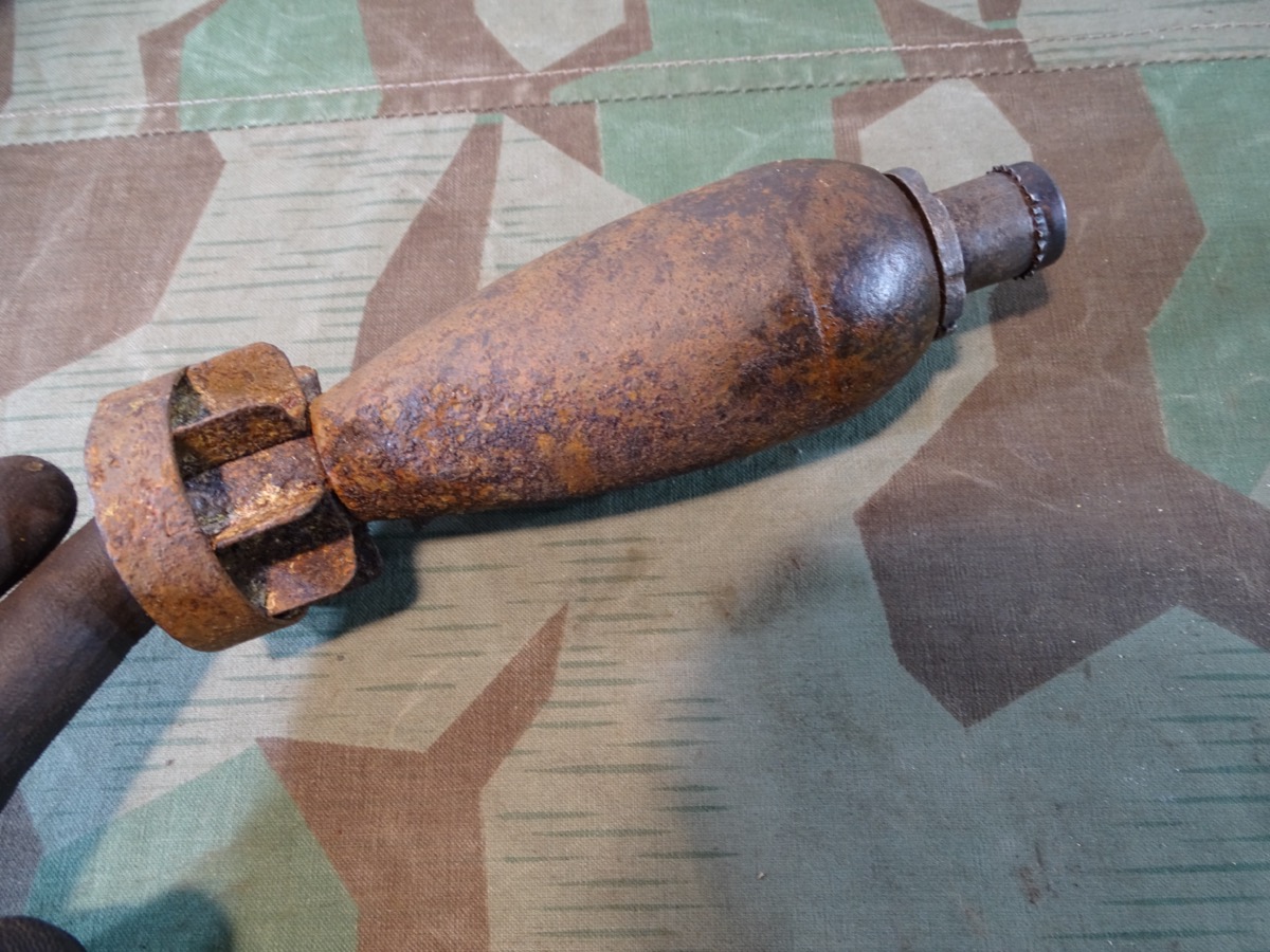 Wehrmachts Deko SD 1 ( 1kg) Fliegerbombe 2. WK mit Farbe und Zünder Wehrmachts Deko SD 1 ( 1kg) Fliegerbombe 2. WK mit Farbe und Zünder