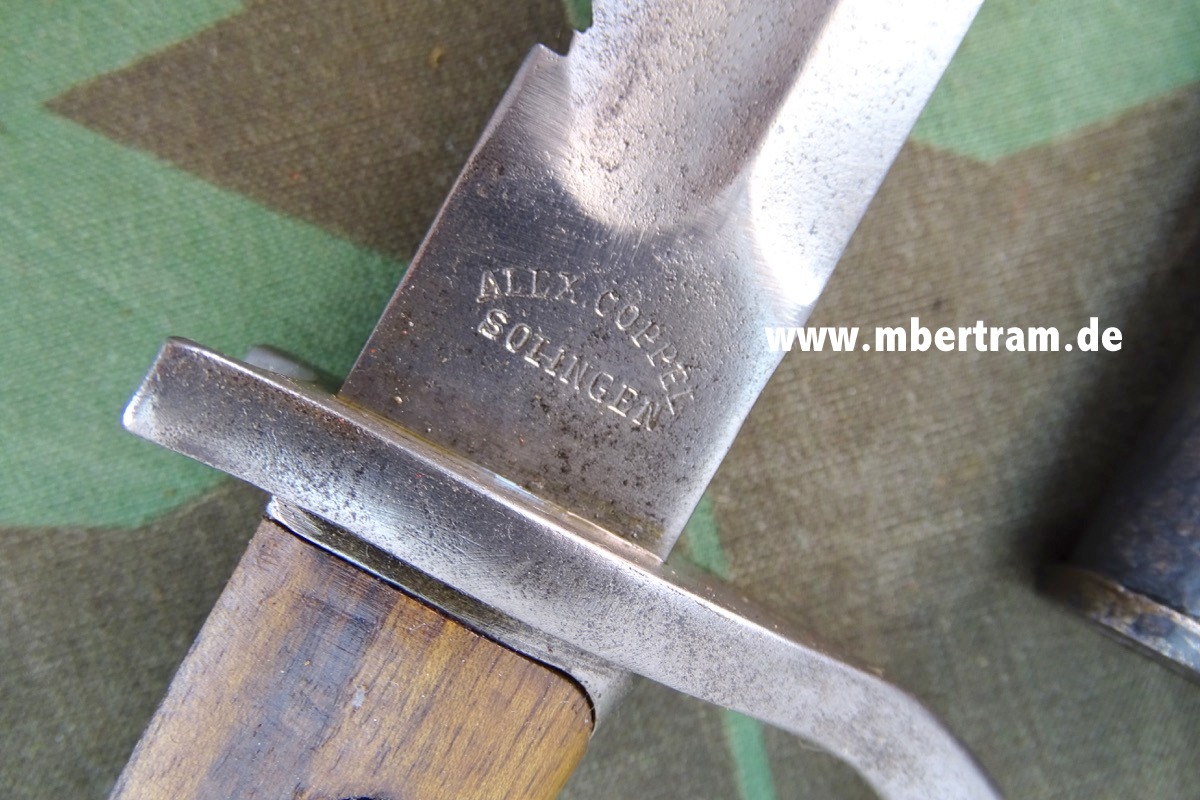 17672-3 1.WK Bajonett Mod. 98/05 a.A., " Alex Coppel Solingen", Sägerücken, Eisenscheide
