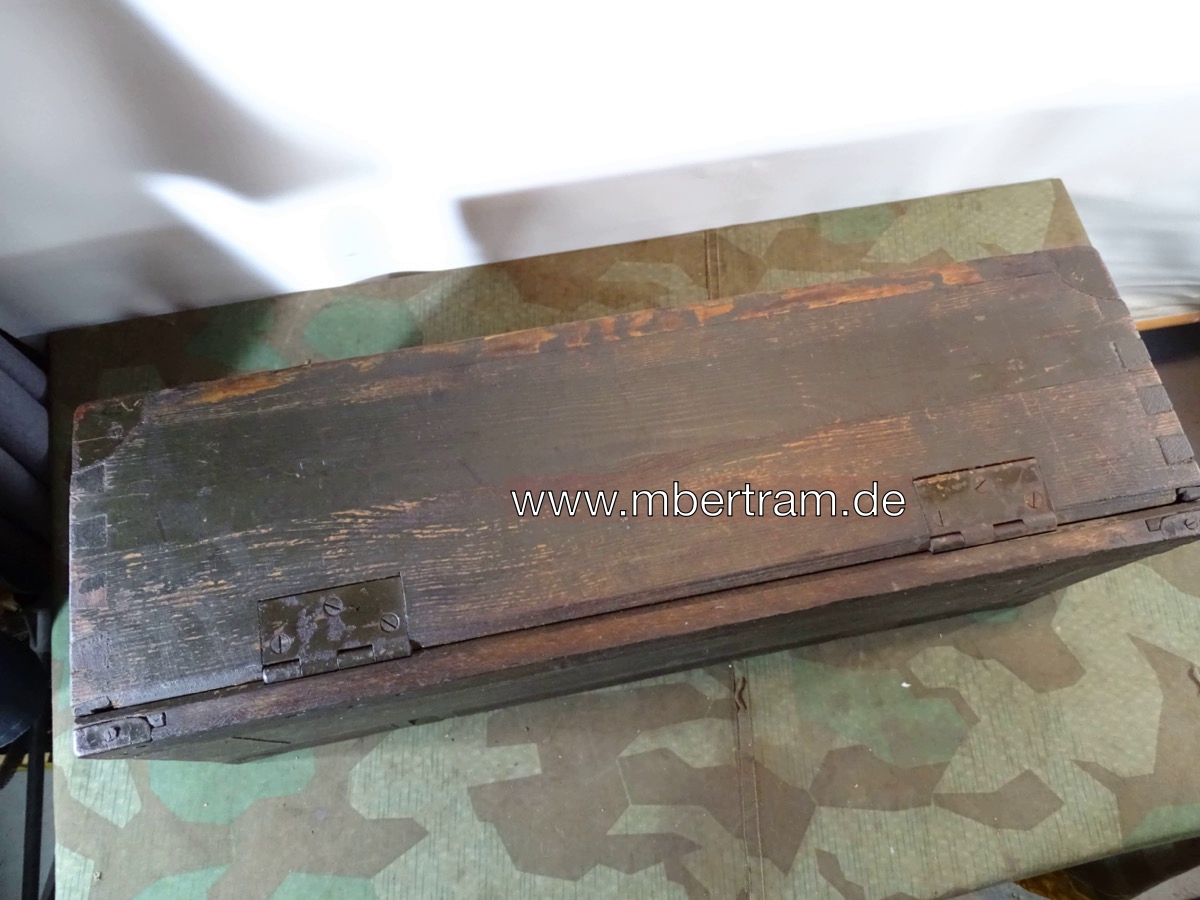 20768-16 Frühe Holz Munitionskiste für 100 Stück 2 cm Spr. Gr. Patr. Flakmunition, mit Inhalt