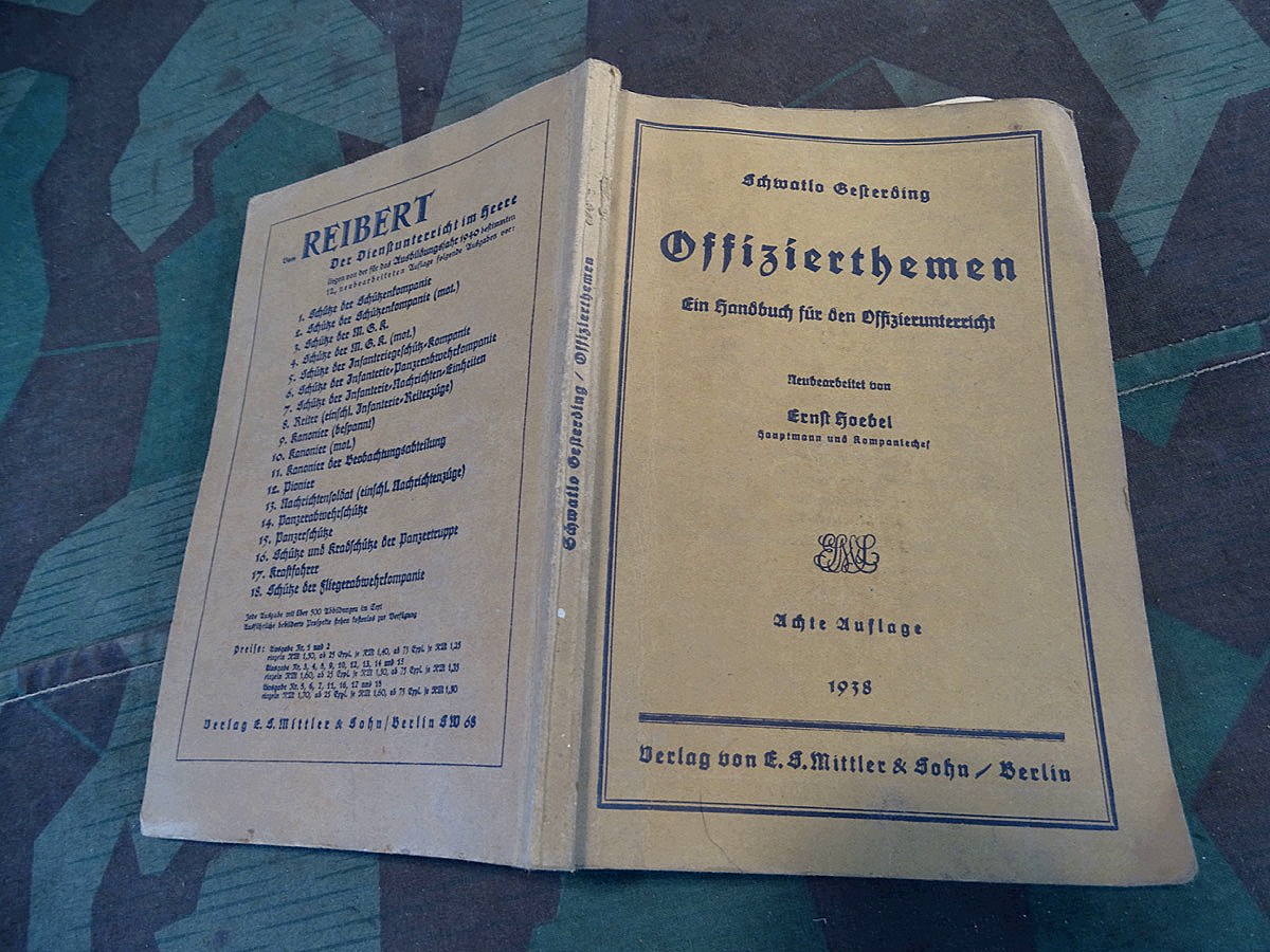Dienstanweisung / Lehrbuch:  Offiziersthemen, ein Handbuch für den Offiziersunterricht 1938. 