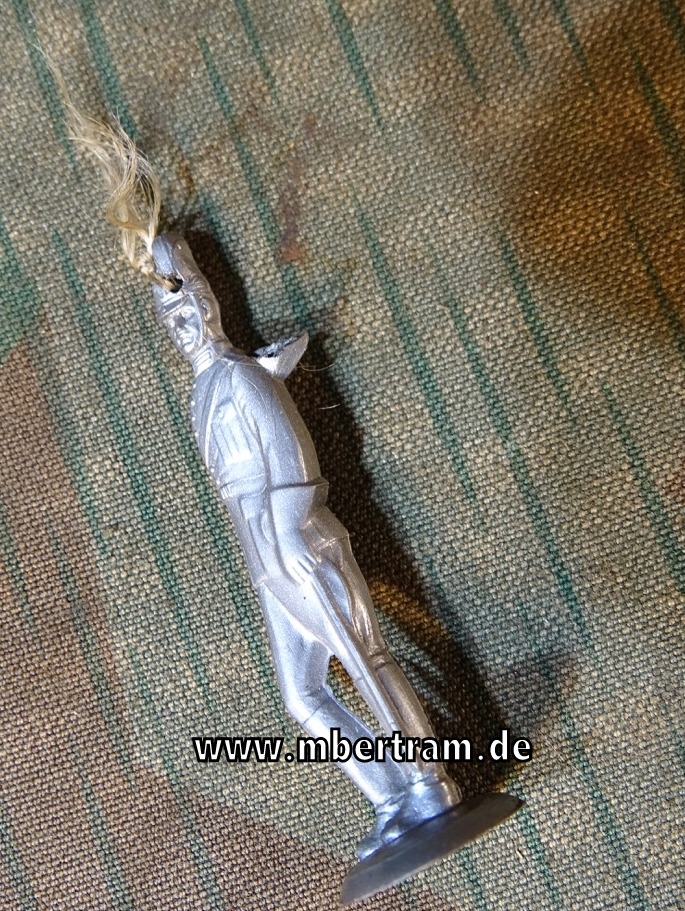 WHW Abzeichen POLIZEIBEAMTER. Februar 1940. Offizier. Kunststoffigur