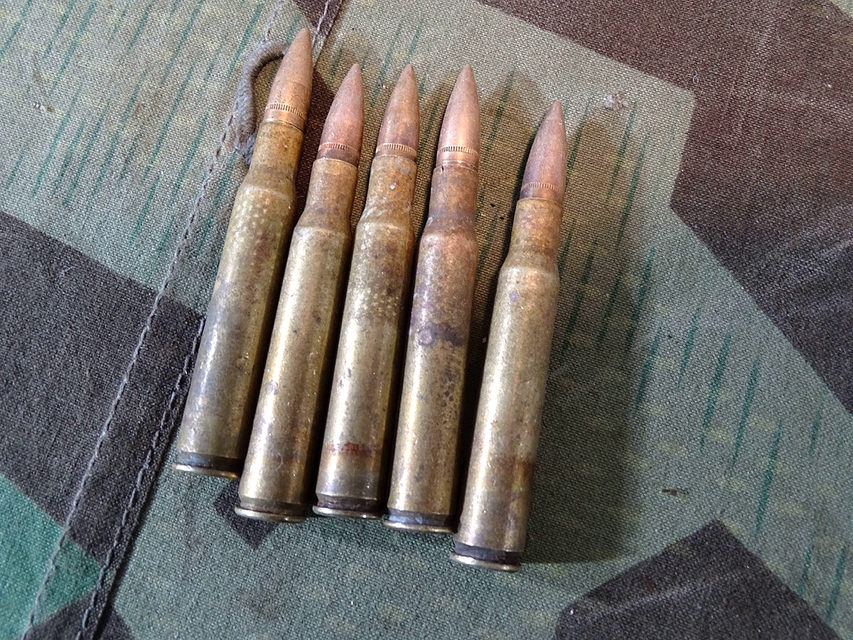 5 Schuss Deko Patronen für das US MG cal. 30,  2. Weltkrieg, alle Hülsen SL 43