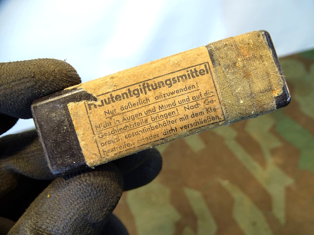 Wehrmacht Gas-Hautentgiftungsmittel Losantin, von 1942, grüner Ring