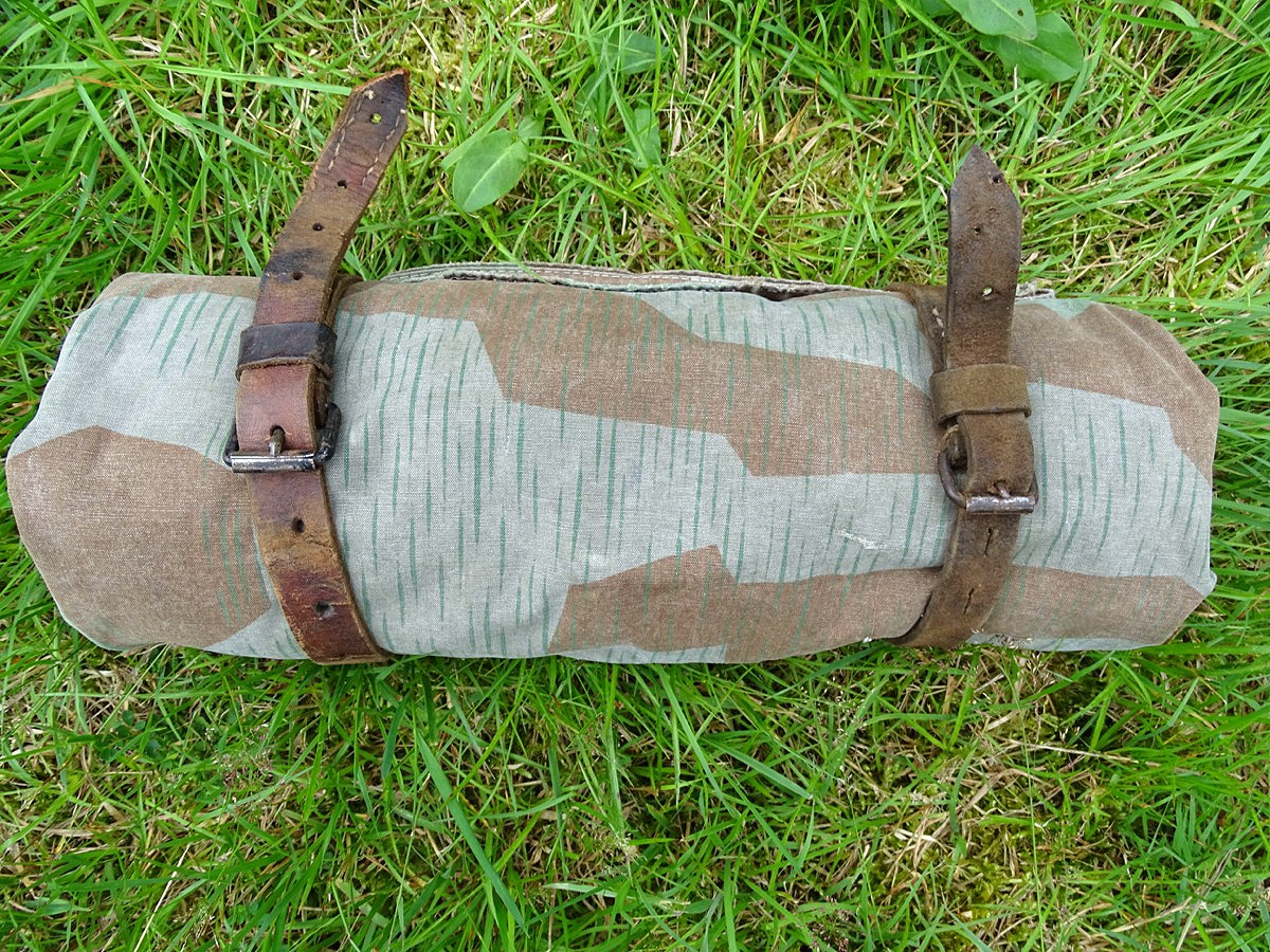 Dreieckszeltbahn Wehrmacht, farbfrisches Tarnmuster, 1939, 2 Riemen (5) Dreieckszeltbahn Wehrmacht, farbfrisches Tarnmuster, 1939, 2 Riemen (5)