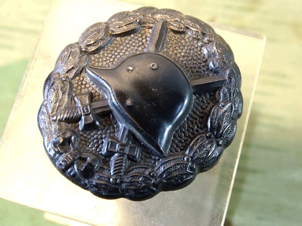 Verwundeten Abzeichen 1914-18, schwarz, magnetsich, sehr gut erhalten. 
