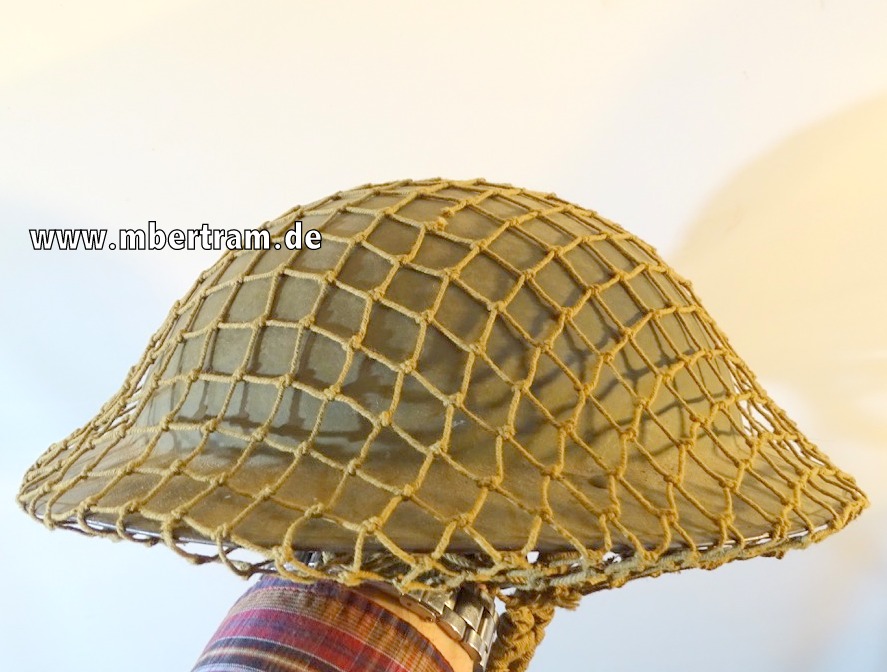 Tellerhelm, Stahlhelm mit Tarnnetz Britisch, wohl  2. Weltkrieg,