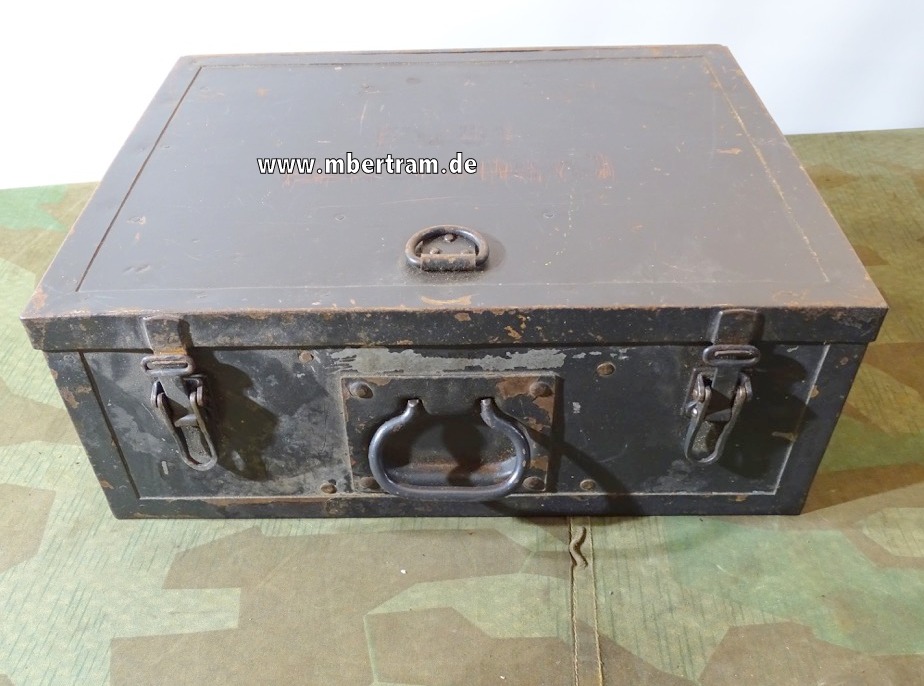 Luftwaffe Fu 51 ( Laternen) Kasten, Originallack, Blech ca. 37x14x30cm