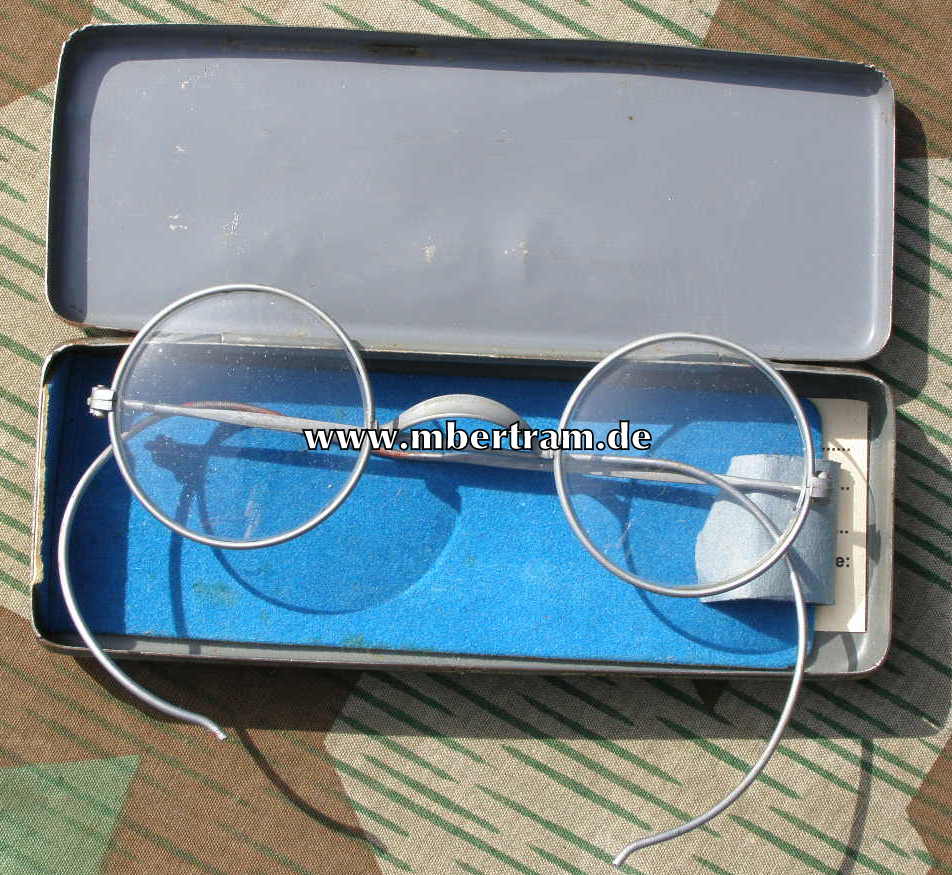 Wehrmacht Dienstbrille in zugehöriger Blechdose