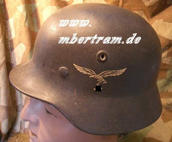 Luftwaffen Stahlhelm M 40, 98 % Lack, Adlerschild 99 %