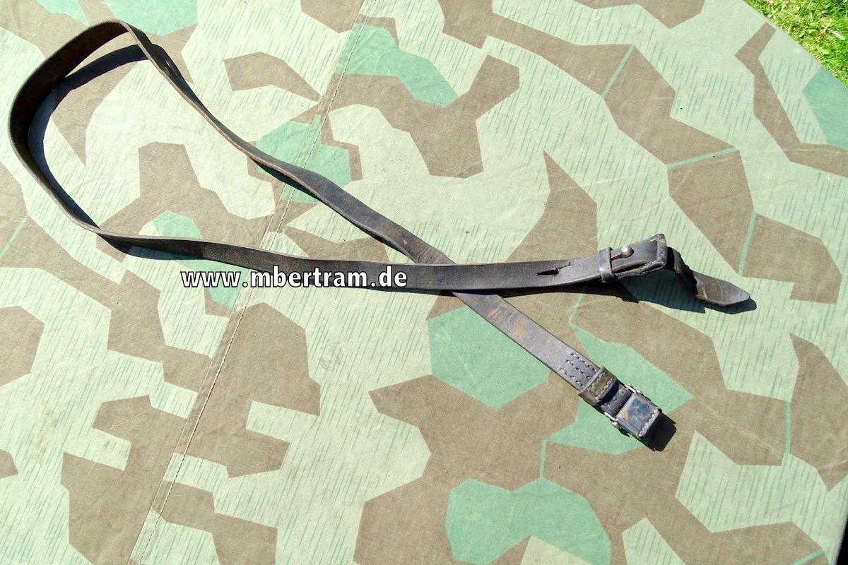 K 98 Gewehr Riemen, dunkles Leder, mit Metallschieber, Frosch und Lederöse