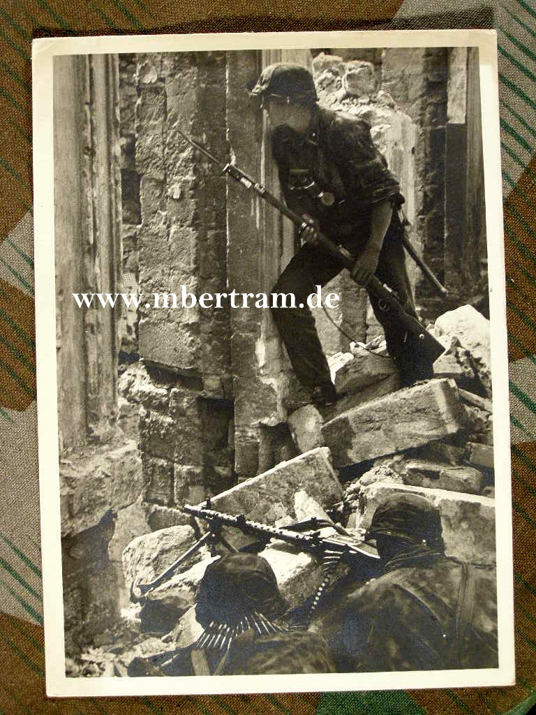 Propaganda Postkarte " Unsere Waffen SS-Strassenkampf", gelaufen, mit FP Nr. Nr. L 50452.S