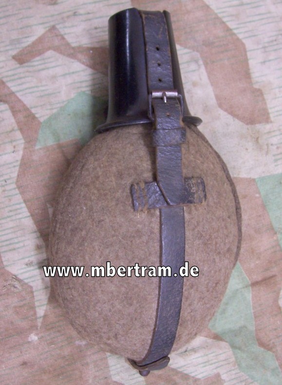 Wehrmacht Feldflasche Hersteller:"wal 43" komplett mit Bakelitbecher