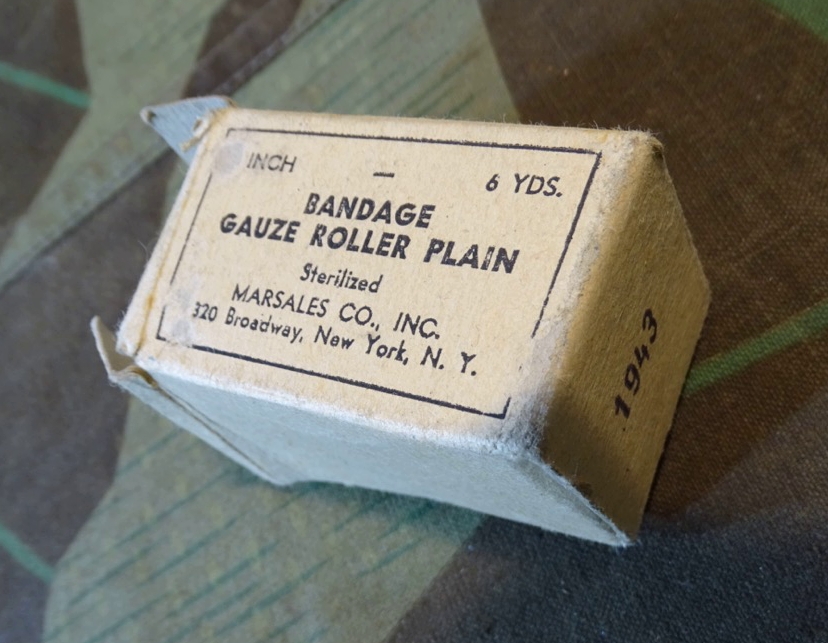 US Sanitätszubehör: Bandage Gauze Roller plain 1943, 2 Inch. 6 Yrd. New York