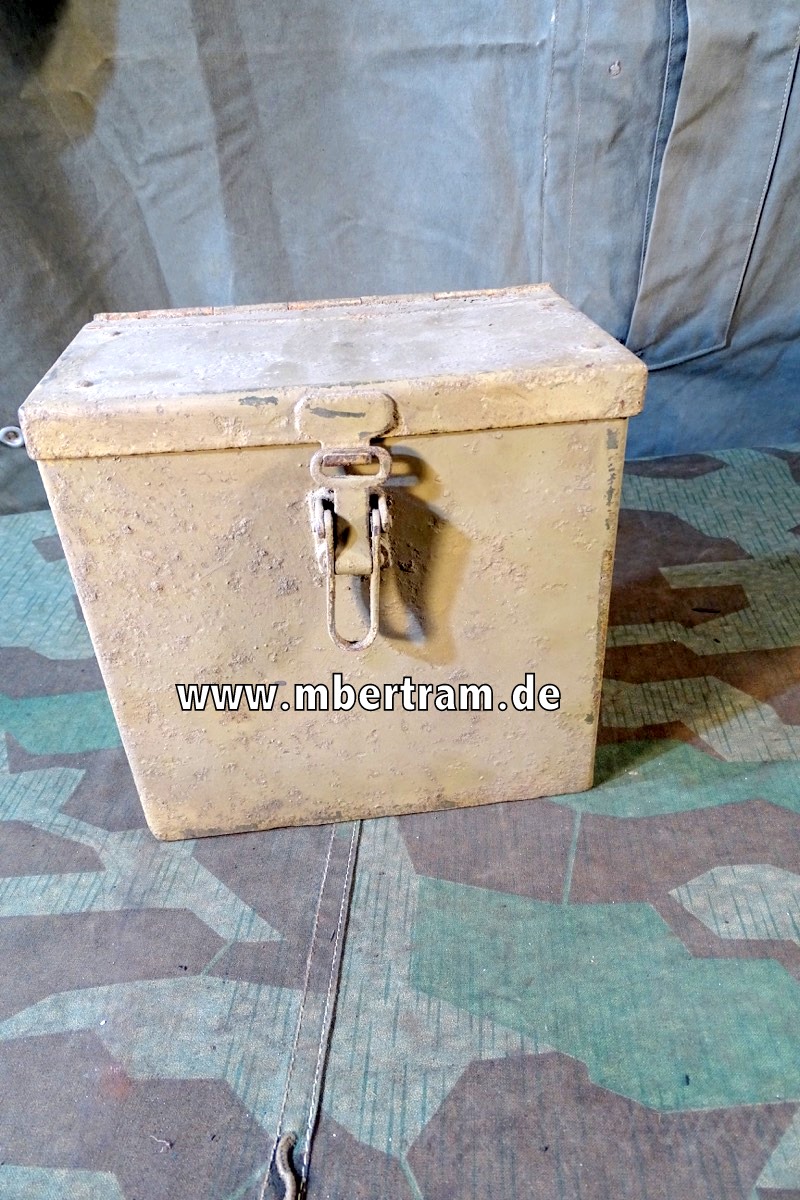 Wehrmacht, Behälter für Optik ? Beleuchtungssatz ?