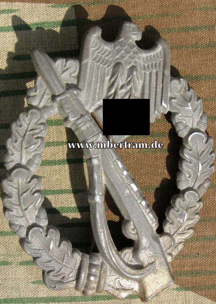Infanteriesturmabzeichen in Silber .Feinzink, hohl geprägt.