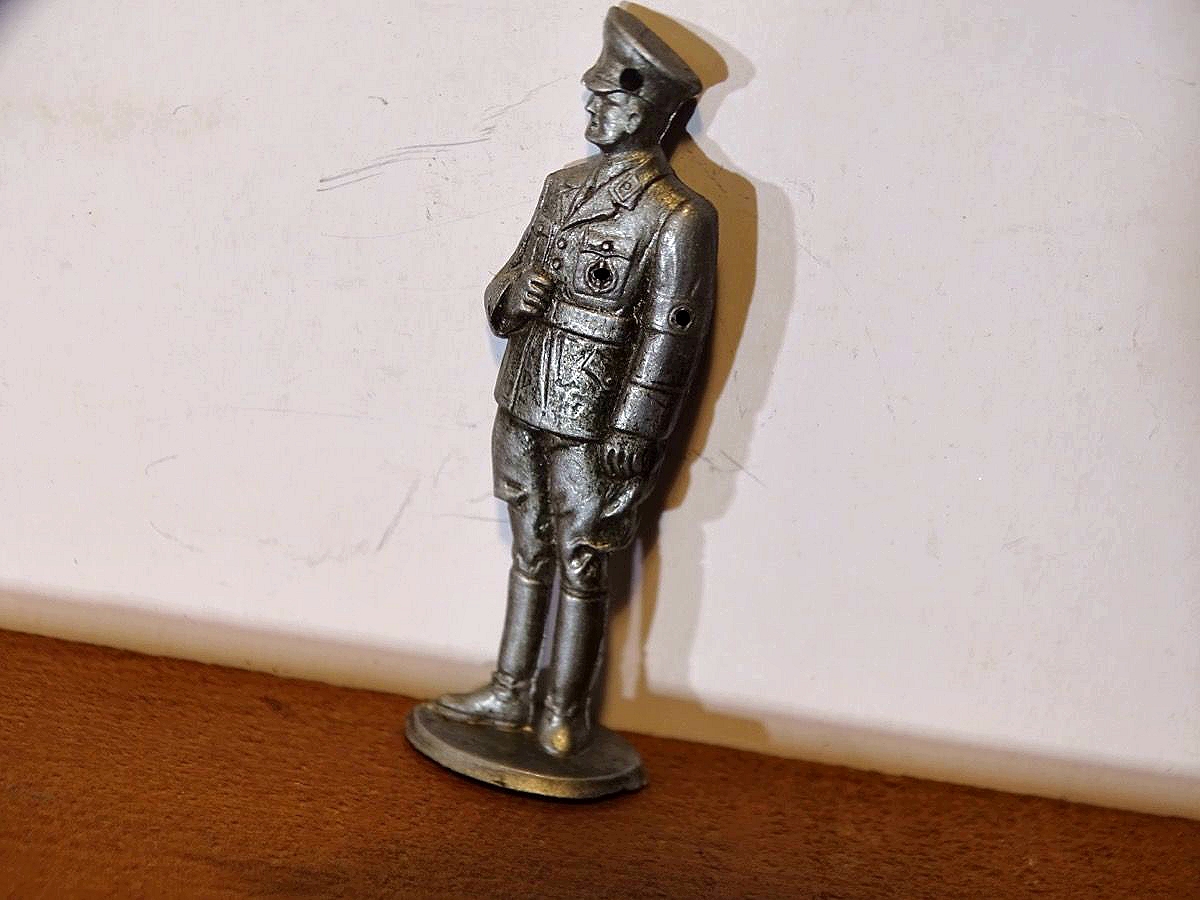 WHW Spendenbeleg, Kunststoffabzeichen " NSDAP Amtsträger" mit HK Armbinde und Sportabzeichen