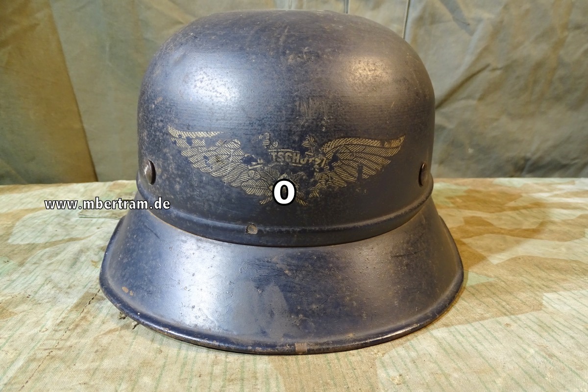 Luftschutz Helm, Gladiatorform, Originalwappen, Innenhelm, Riemen, dunkelblau
