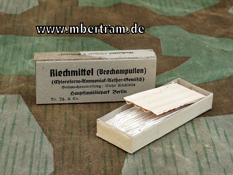 Eine Schachtel Riechmittel Brechampullen, Hersteller "Hauptsanitätspark Berlin"
