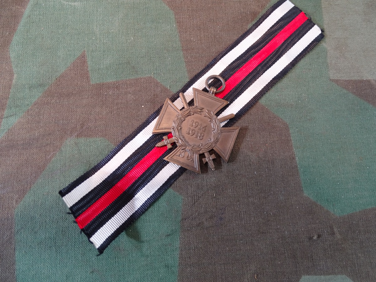 Ehrenkreuz für Frontkämpfer 1914/ 1918 mit Schwertern. Unbekannter Hersteller O.5