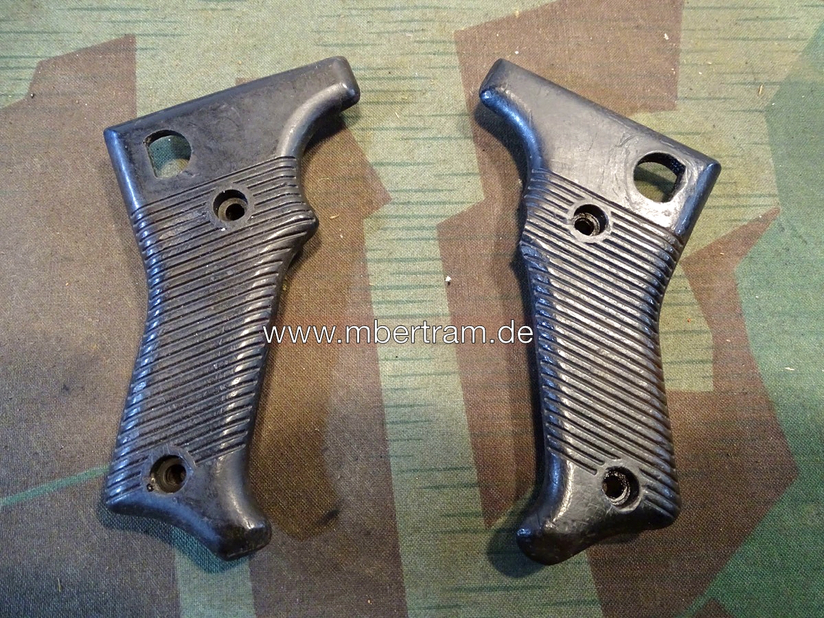 Pärchen braune MG 42 Bakelit Griffschalen, kleine Fehlstelle