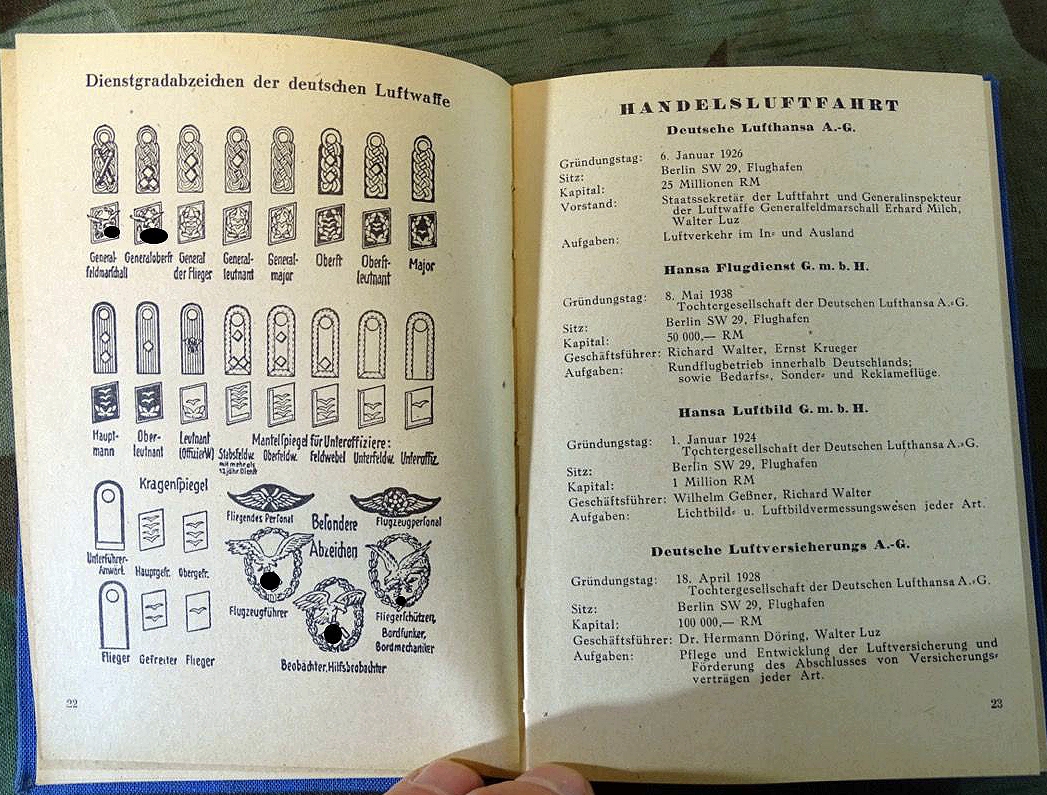 Luftwaffen Taschenkalender 1943, Uniformtafeln, Werbung Luftrüstung, Flugzeugfotos. Luftwaffen Taschenkalender 1943, Uniformtafeln, Werbung Luftrüstung, Flugzeugfotos.
