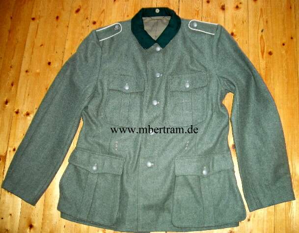 Replik: Wehrmachts 4-Taschen Feldbluse M 36, dunkelgrüner Kragen,Größe 50