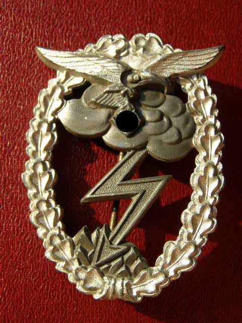 Erdkampfabzeichen der Luftwaffe, Feinzink Versilberung schön