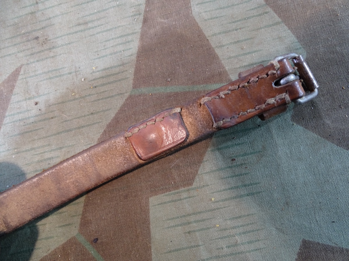 Luftwaffe oder Kriegsmarine  Doppelpackriemen, braunes Leder,  Herstellercode  "1941", ca. 54,5 cm
