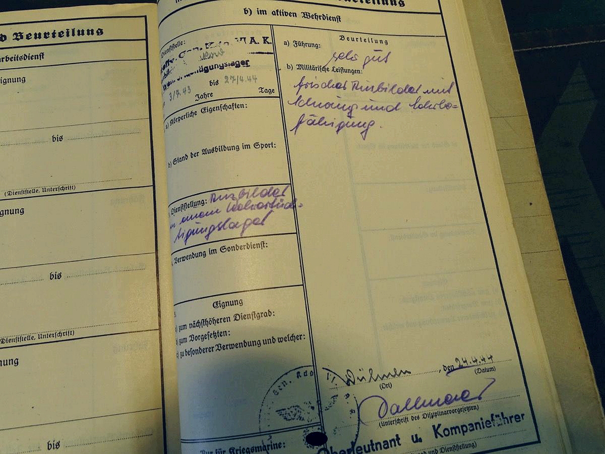Wehrstammbuch Gefr. Heinz T. Panzer. Gren E. Btl. 4 Wehrstammbuch Gefr. Heinz T. Panzer. Gren E. Btl. 4